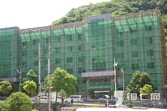 正在进行改造的房屋 (1) 副本