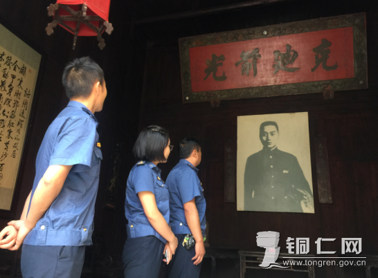 参观红色教育基地 接受革命精神洗礼_铜仁网