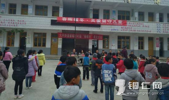 仁高新区团工委联合爱心企业开展春晖暖冬关