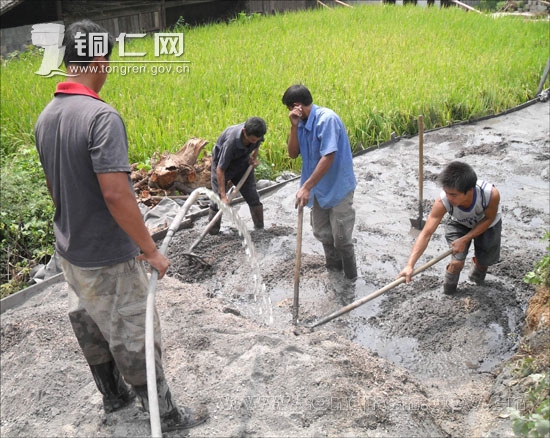 下雨不用穿雨靴了