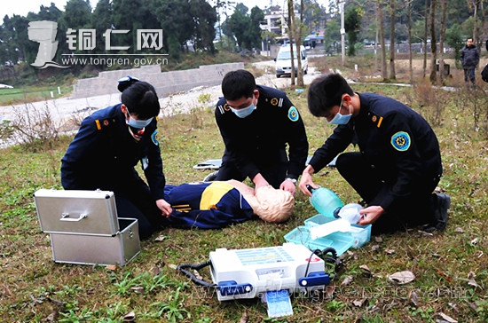 铜仁第二人民医院开展户外急救演习活动_铜仁