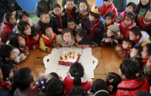 留守儿童的集体生日