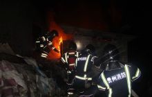 深夜民房起火 思南消防成功扑救