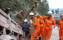 拖拉机下坡刹车失控撞山 印江消防救出1人