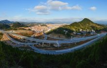 松铜高速带动苗乡经济发展