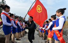 松桃：爬山歌舞迎新年 