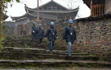 松桃供电局排除苗王城供电隐患 力保春节用电无忧