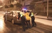 夜勤巡逻保安全，平安回家过新年