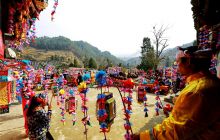 印江县坪柳村举行百盏花灯闹新春活动