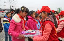 德江爱心企业开展“献爱心·共成长”慰问活动