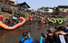 龙腾梵净·滚龙闹春