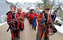 苗族同胞欢度“鼓社节”传承民族文化