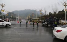 万山交警圆满完成风筝节活动安保工作