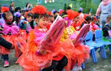 松桃麻塘村校48名小学生收到的“六·一”礼物