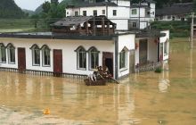 沿河县干群齐心协力抗洪