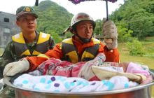 洪水无情人间有爱