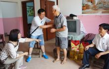 松桃三完小与干串村党支部开展联建活动