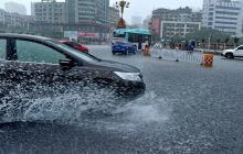 暴雨突降学校内涝 碧江消防紧急转移20人