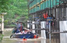 铜仁军分区出动2500余官兵和民兵紧急驰援战“洪魔”     