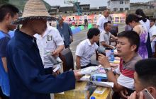 德江县人民医院开展“我是党员我行动”进社区活动