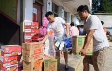 传递爱心捐赠     资助灾后重建