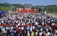  贵州松桃苗乡欢度“六月六”情人节