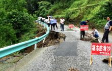 德江交警备战洪涝灾害确保道路交通安全畅通