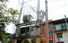 德江供电局傩乡电力服务队高温下的坚守