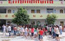 中国人民大学学生到沿河木梓岭村开展送爱心活动