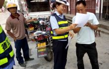 德江交警把交通安全知识送进乡村