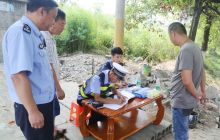 万山大队开展开学前夕客运车辆整治行动