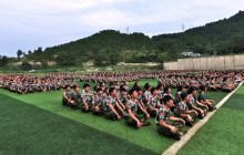 碧江区职校千名新生军训忙