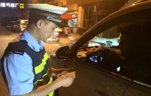 德江交警大队联合特巡警开展夜间交通秩序整治行动