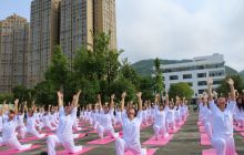 德江县瑜伽协会举行瑜伽表演
