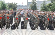 松桃145名新兵踏上绿色军营的列车