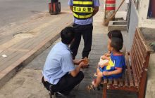 儿童走丢万山交警帮其送回家