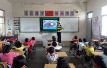 万山交警进学校开展秋季交通安全宣传教育