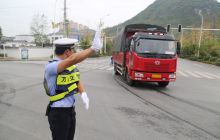 万山交警大队做好“国庆节”期间交通安全管理工作