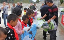 沿河疾控中心帮扶龙凤村为山村儿童送温暖