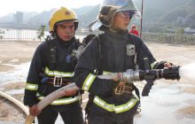 沿河开展天然气泄漏起火消防安全应急演练