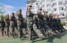 印江青年干部接受军训磨炼意志