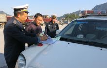 松桃自治县交通运输局大力宣传超限运输新规保护路桥安全