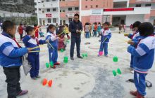 “空竹”让长堡镇中心完小大课间“活起来”