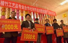 松桃：贫困农民新年领分红