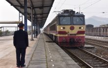 同是春运人 不在回家路