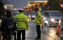 万山大队春节期间积极开展夜查酒驾专项整治行动