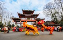 松桃苗乡过大年暨花鼓艺术节在苗王城举行