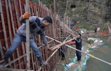 村民自发筑坝做好水文章