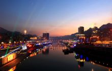 沿河灯火辉煌庆元宵