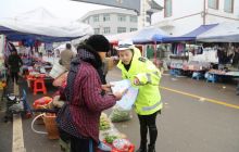 万山交警走进高楼坪乡宣传交通安全知识